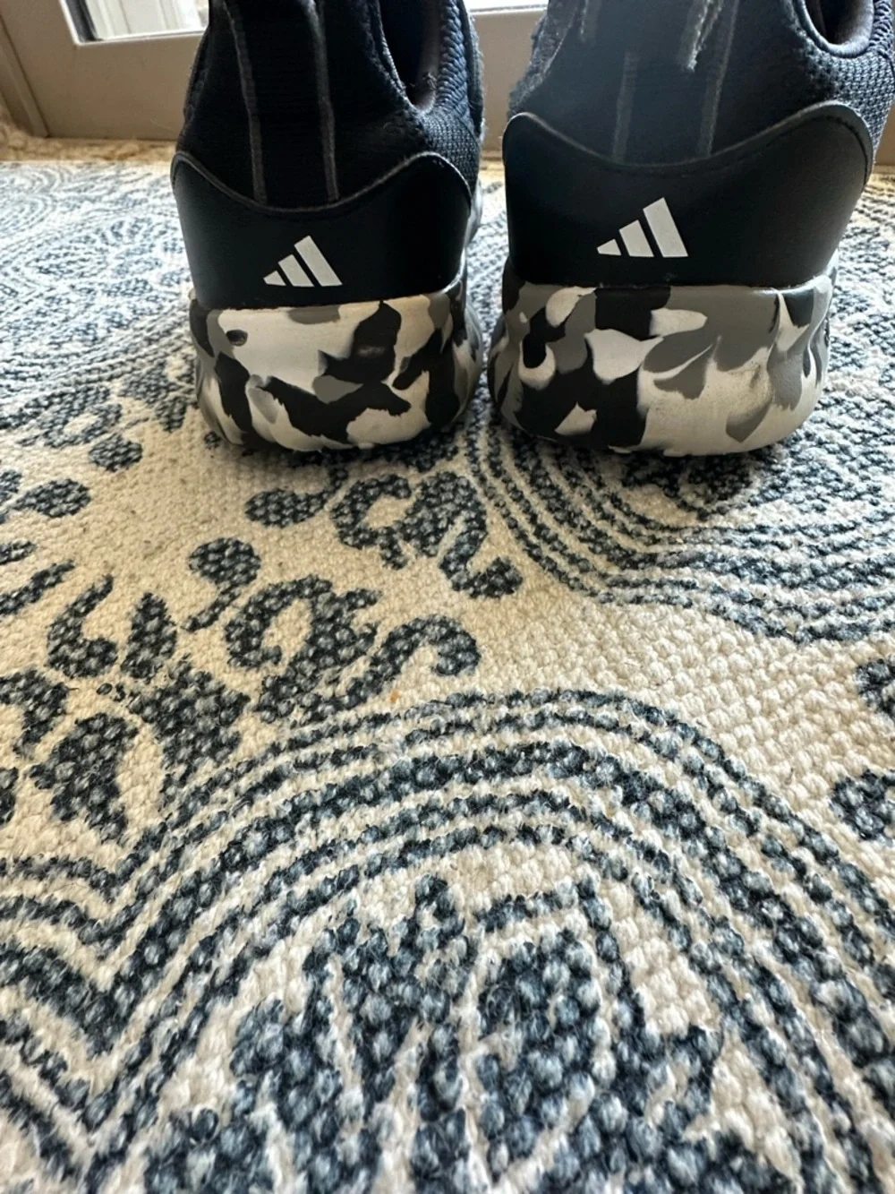Adidas slip ons boys shoes size 4 - Picture 4 of 7
